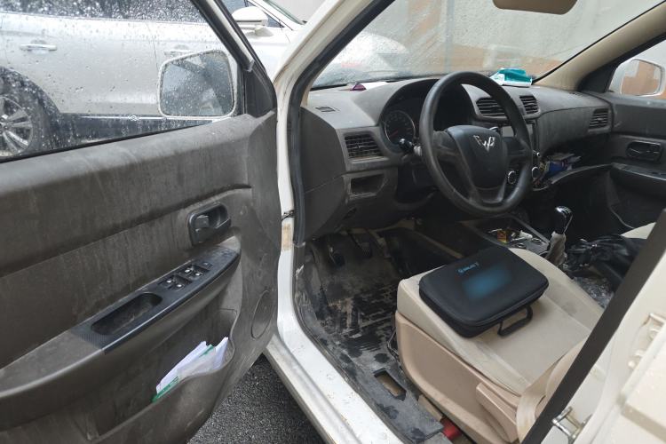 Used Wuling Hongguang 2014 1.5L S Standard Version Driver Seat
