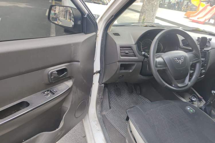 Used Wuling Hongguang 2014 1.2L Base Model China IV Driver Seat