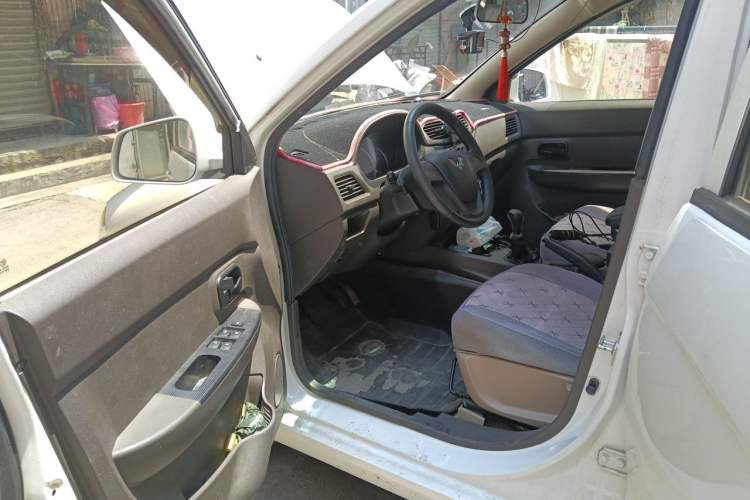 Used Wuling Hongguang 2014 1.5L S Standard Version Driver Seat