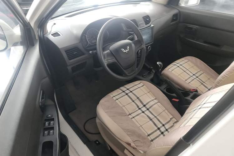 Used Wuling Hongguang 2014 1.5L S Standard Version Driver Seat