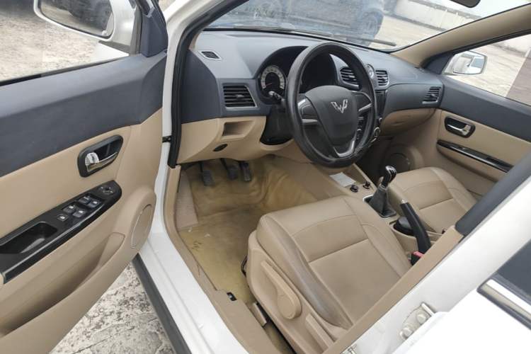 Used Wuling Hongguang 2014 1.5L S Standard Version Driver Seat