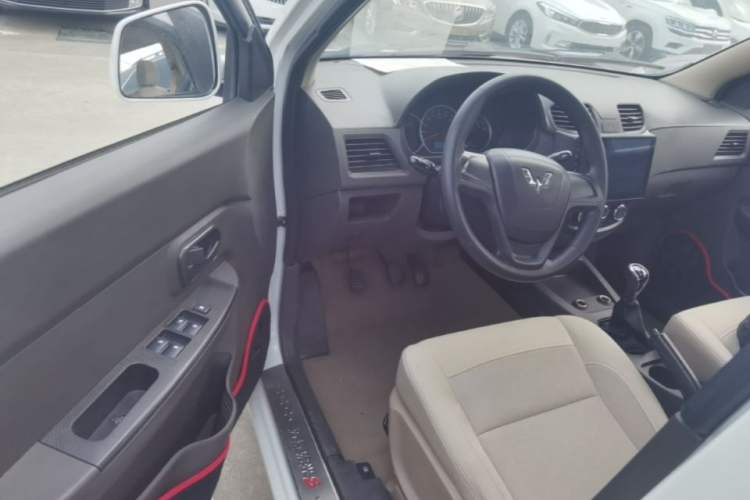 Used Wuling Hongguang 2014 1.5L S Standard Version Driver Seat