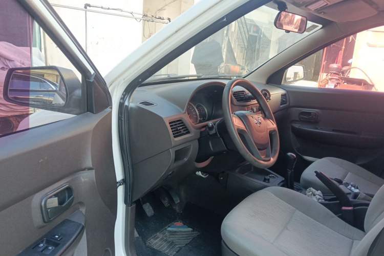 Used Wuling Hongguang 2014 1.5L Base Version Driver Seat