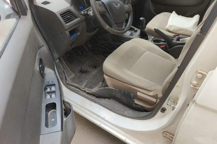 Used Wuling Hongguang 2014 1.5L S Standard Version Driver Seat