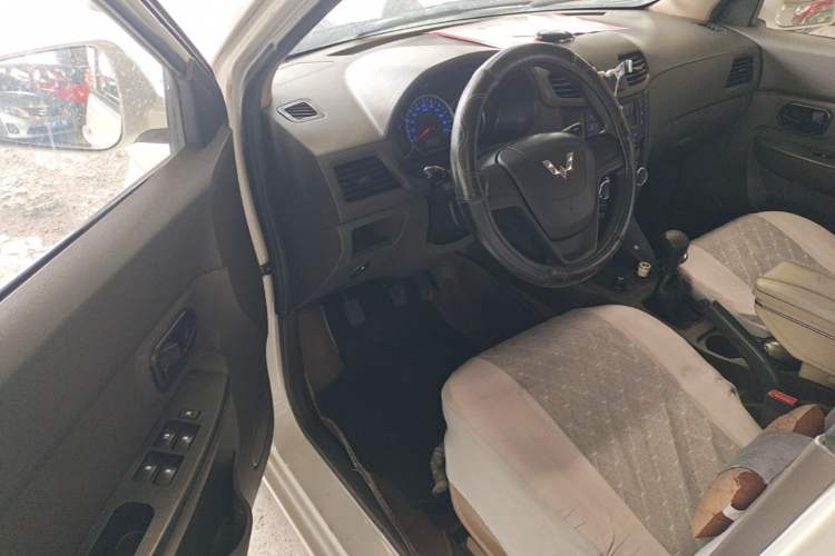 Used Wuling Hongguang 2014 1.5L S Standard Version Driver Seat