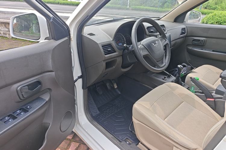 Used Wuling Hongguang 2014 1.5L S Standard Version Driver Seat