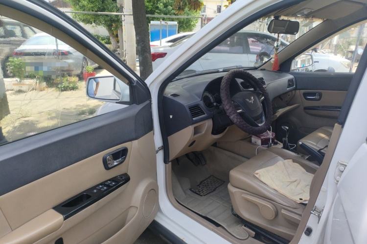 Used Wuling Hongguang 2014 1.5L S Comfort Model Driver Seat