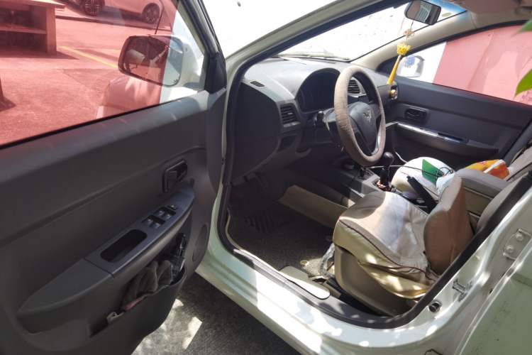 Used Wuling Hongguang 2014 1.5L S Standard Version Driver Seat