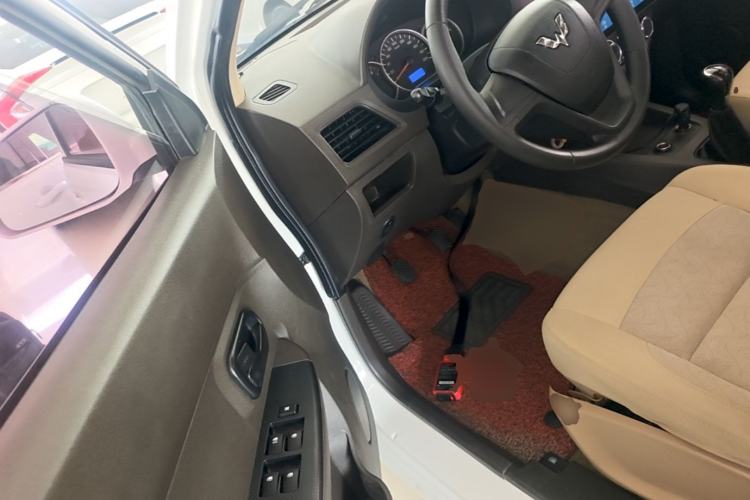 Used Wuling Hongguang 2014 1.5L S Standard Version Driver Seat