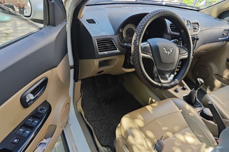 Used Wuling Hongguang 2014 1.5L S Comfort Model Driver Seat