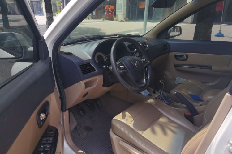 Used Wuling Hongguang 2014 1.5L S Comfort Model Driver Seat