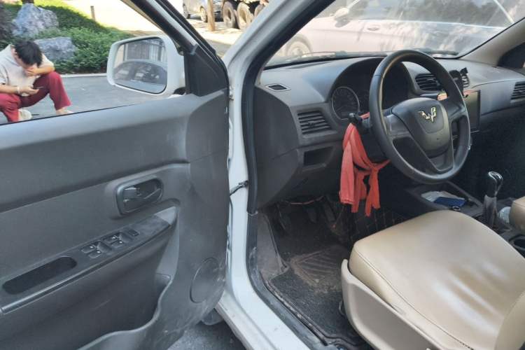 Used Wuling Hongguang 2014 1.5L S Standard Version Driver Seat