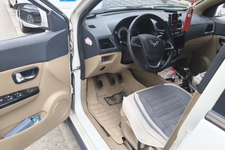 Used Wuling Hongguang 2014 1.2L S Comfort Model China IV Driver Seat