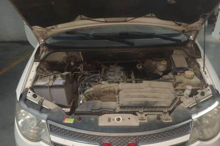 Used Wuling Hongguang 2014 1.5L S Standard Version Engine Bay