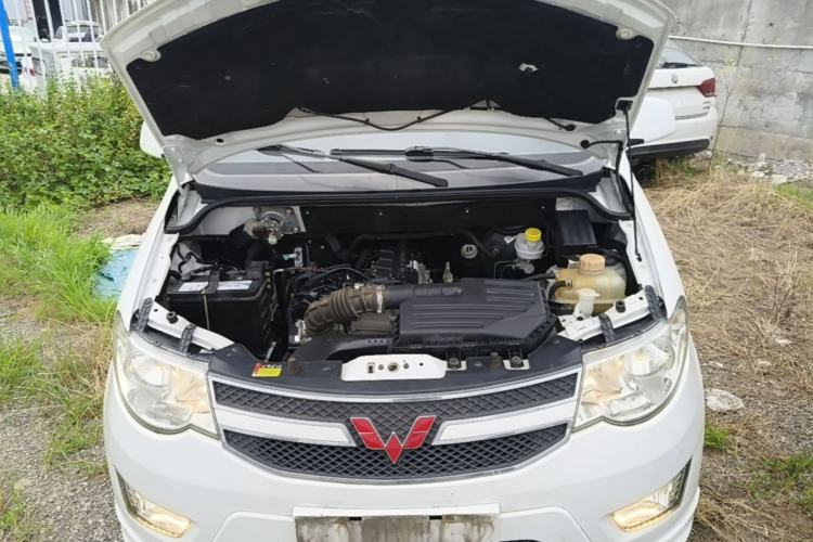 Used Wuling Hongguang 2014 1.5L S Standard Version Engine Bay