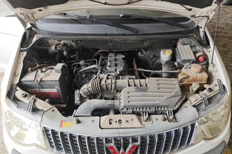 Used Wuling Hongguang 2014 1.5L S Luxury Model Engine Bay