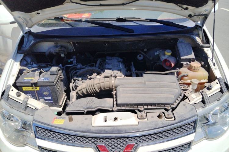 Used Wuling Hongguang 2014 1.5L S Standard Version Engine Bay