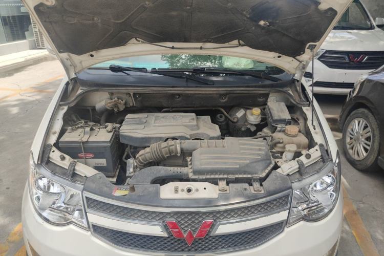 Used Wuling Hongguang 2014 1.5L S Luxury Model Engine Bay