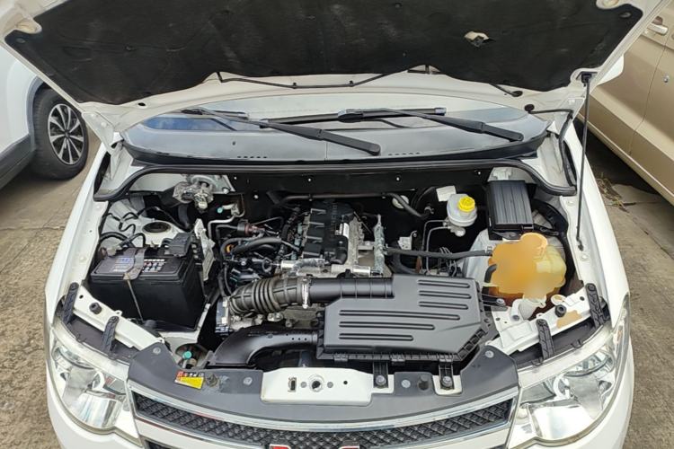 Used Wuling Hongguang 2014 1.5L S Standard Version Engine Bay