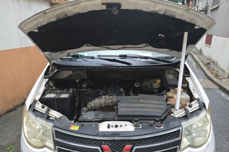 Used Wuling Hongguang 2014 1.5L S Standard Version Engine Bay