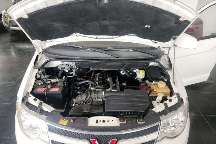 Used Wuling Hongguang 2014 1.5L S Standard Version Engine Bay