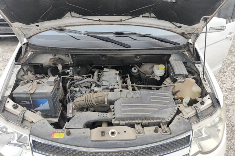 Used Wuling Hongguang 2014 1.5L S Standard Version Engine Bay