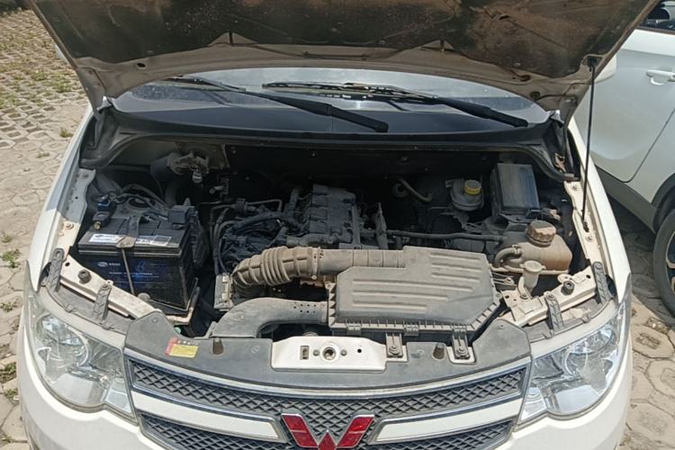 Used Wuling Hongguang 2014 1.5L S Standard Version Engine Bay
