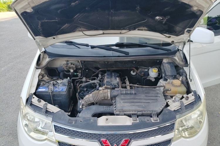 Used Wuling Hongguang 2014 1.5L S Standard Version Engine Bay