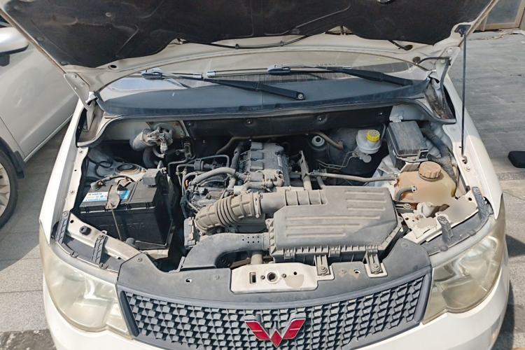 Used Wuling Hongguang 2014 1.5L Base Version Engine Bay