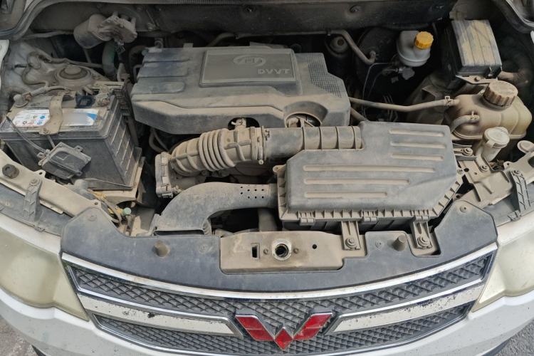 Used Wuling Hongguang 2014 1.5L S Luxury Model Engine Bay