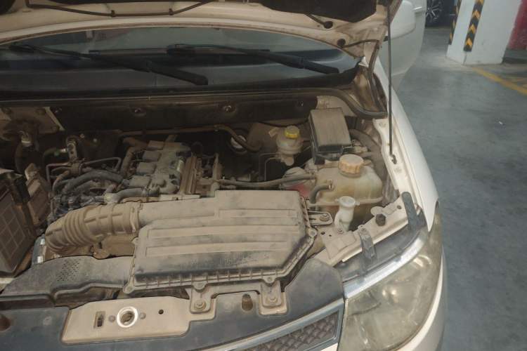 Used Wuling Hongguang 2014 1.5L S Standard Version Engine Bay Left
