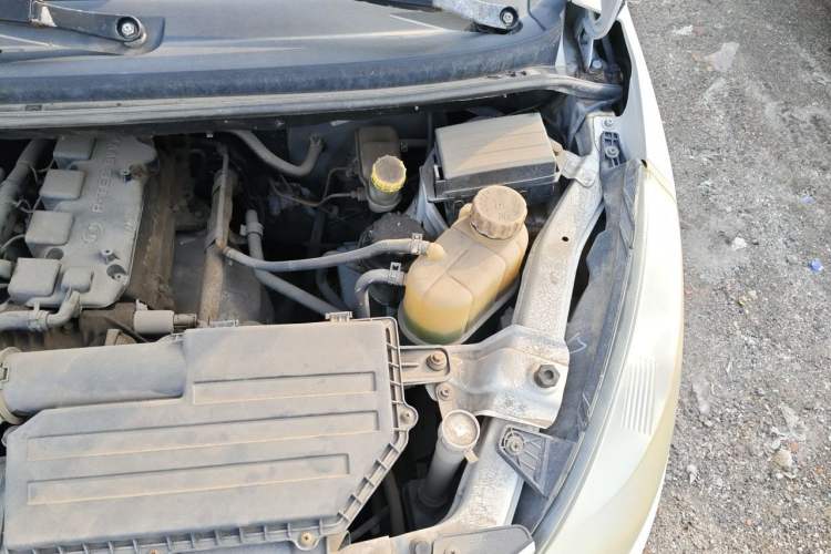 Used Wuling Hongguang 2014 1.5L S Comfort Model Engine Bay Left