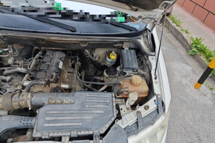 Used Wuling Hongguang 2014 1.5L Base Version Engine Bay Left