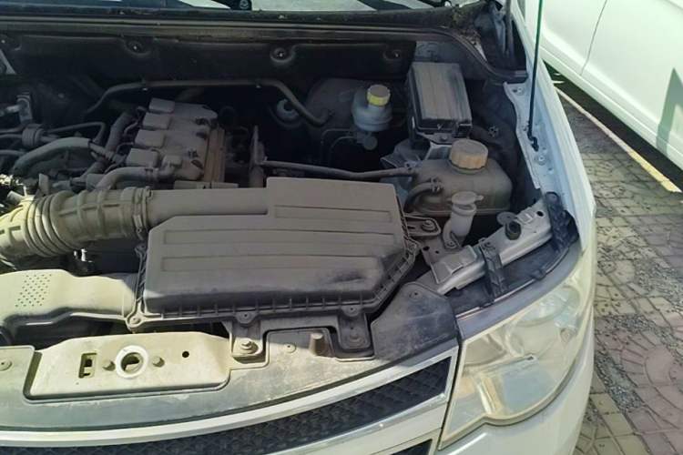 Used Wuling Hongguang 2014 1.5L S Standard Version Engine Bay Left