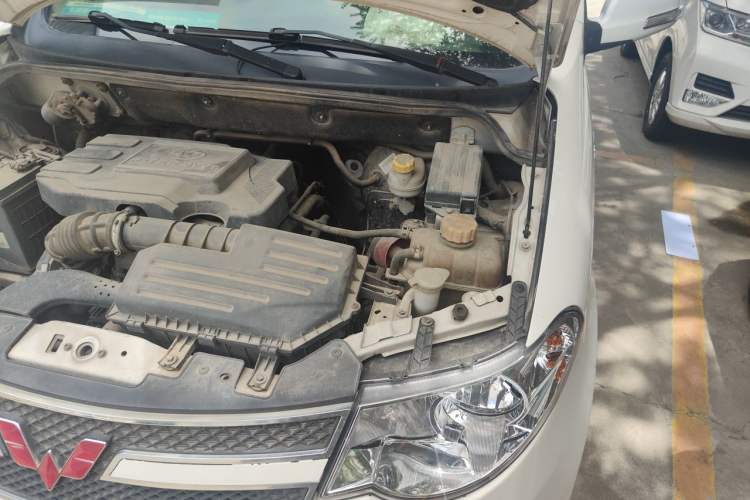 Used Wuling Hongguang 2014 1.5L S Luxury Model Engine Bay Left
