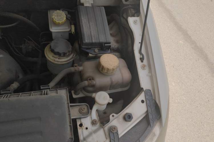 Used Wuling Hongguang 2014 1.2L Base Model China IV Engine Bay Left