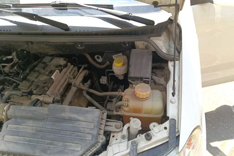 Used Wuling Hongguang 2014 1.5L S Standard Version Engine Bay Left