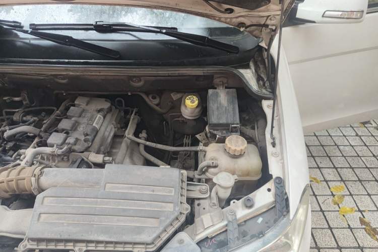 Used Wuling Hongguang 2014 1.5L S Comfort Model Engine Bay Left