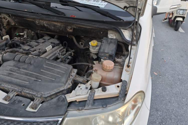 Used Wuling Hongguang 2014 1.5L S Comfort Model Engine Bay Left