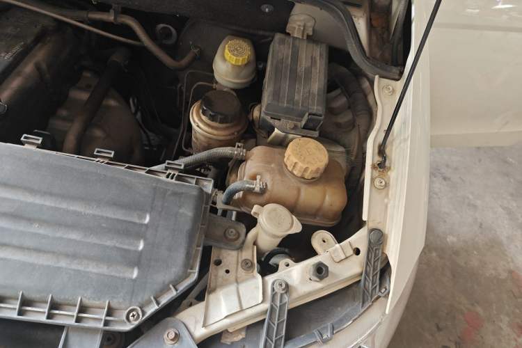 Used Wuling Hongguang 2014 1.2L S Comfort Model China IV Engine Bay Left