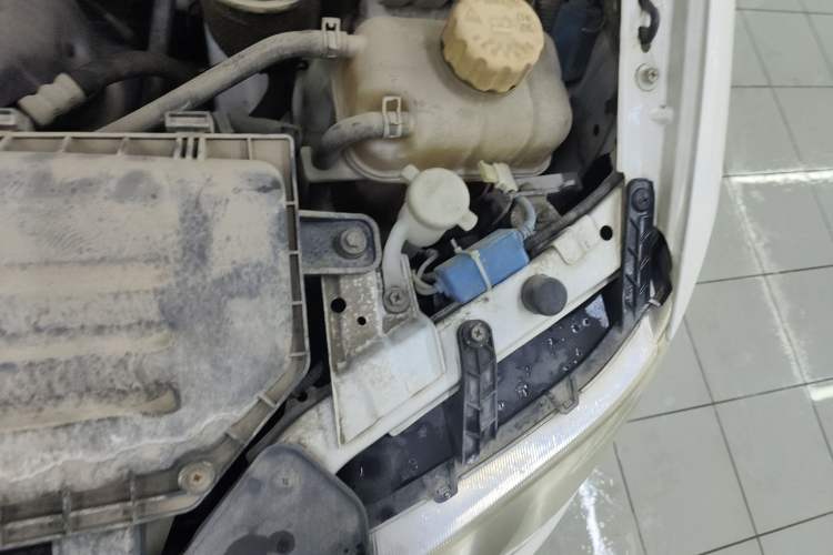 Used Wuling Hongguang 2014 1.2L Base Model China IV Engine Bay Left