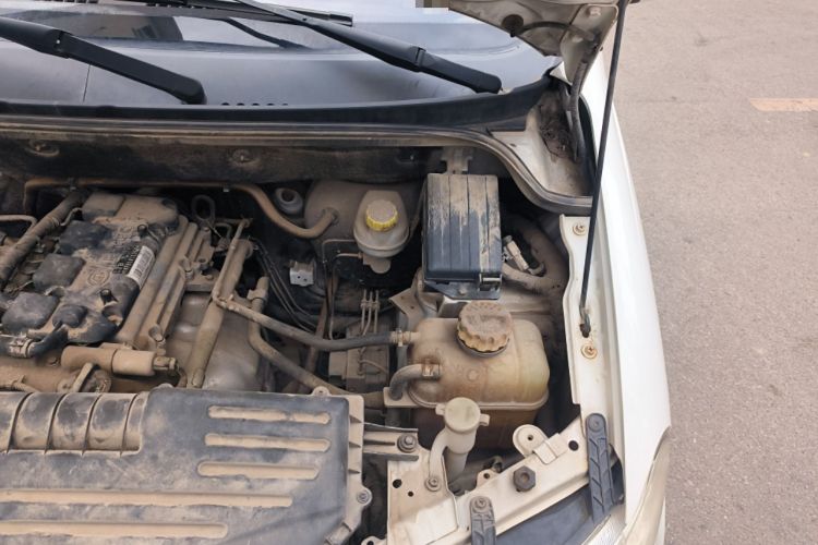 Used Wuling Hongguang 2014 1.5L S Standard Version Engine Bay Left