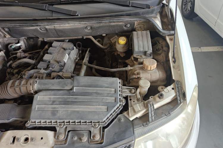 Used Wuling Hongguang 2014 1.5L S Comfort Model Engine Bay Left