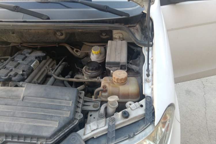 Used Wuling Hongguang 2014 1.5L Base Version Engine Bay Left