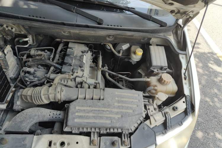 Used Wuling Hongguang 2014 1.5L S Comfort Model Engine Bay Left