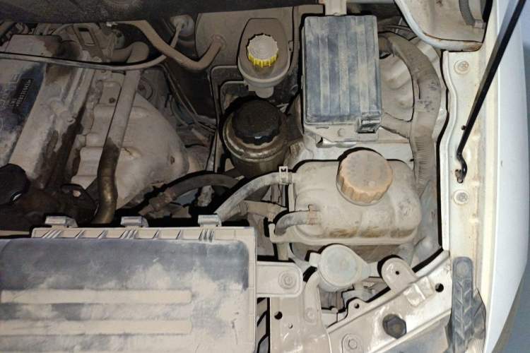 Used Wuling Hongguang 2014 1.2L S Comfort Model China IV Engine Bay Left