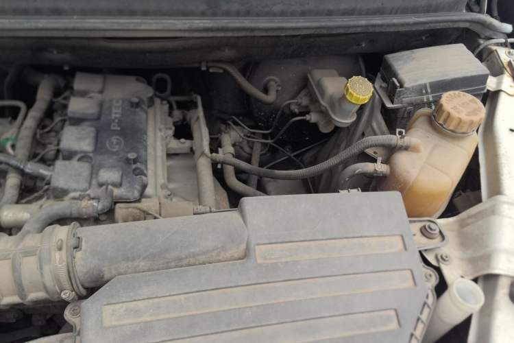 Used Wuling Hongguang 2014 1.5L Base Version Engine Bay Left