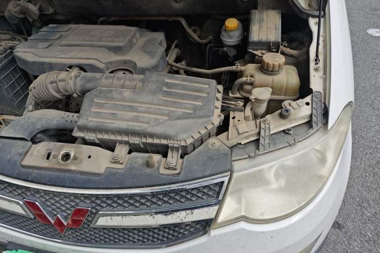 Used Wuling Hongguang 2014 1.5L S Luxury Model Engine Bay Left