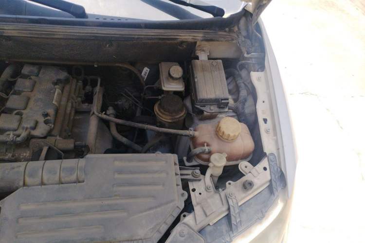 Used Wuling Hongguang 2014 1.5L Base Version Engine Bay Left