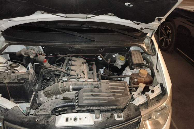 Used Wuling Hongguang 2014 1.5L S Standard Version Engine Bay Left